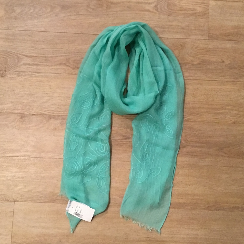 Ricki’s Long Women’s Scarf